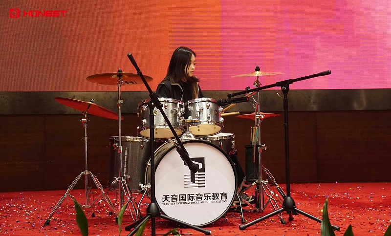 17.架子鼓表演